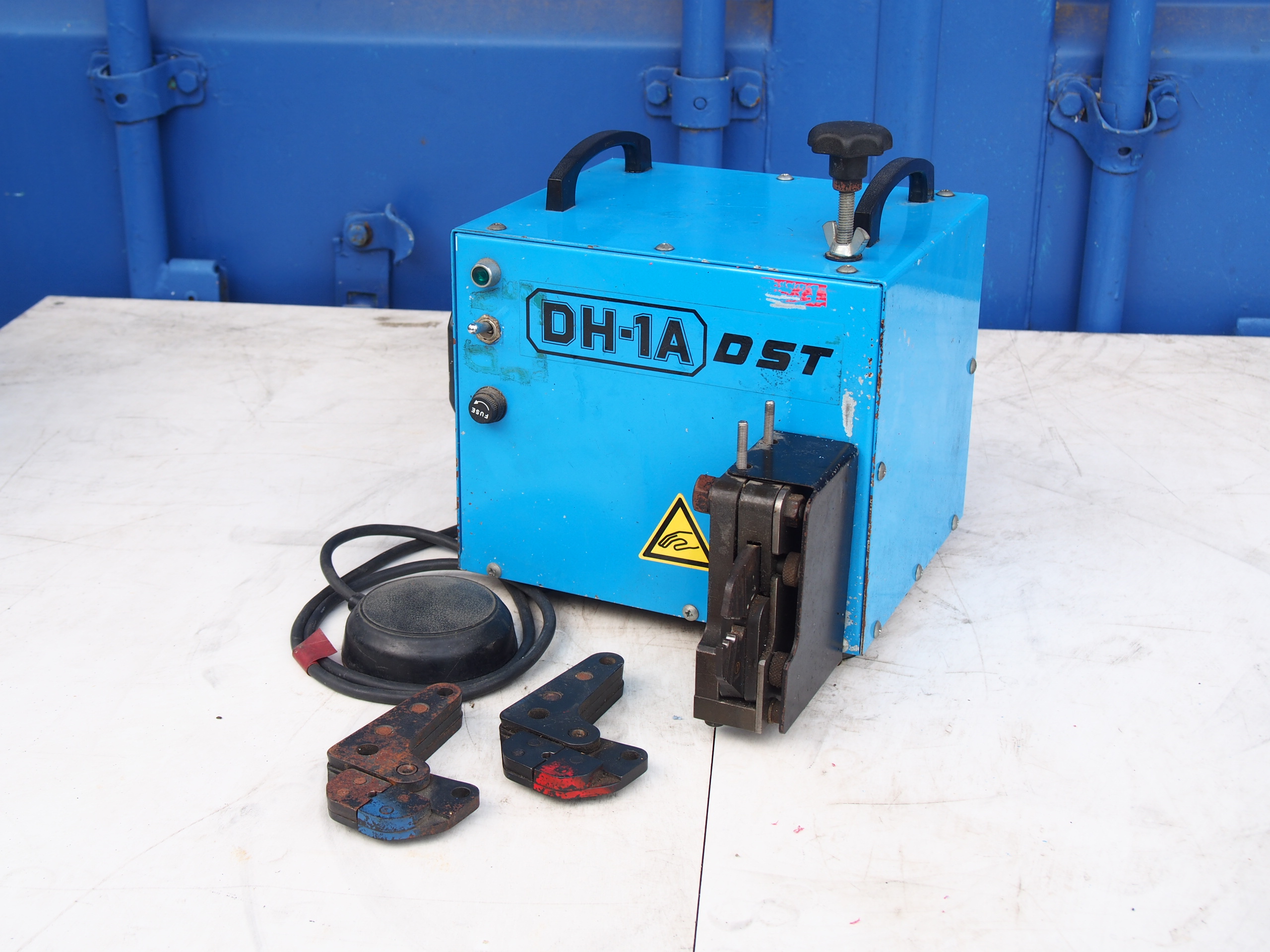 DST 大同端子製造 DH-1A 電動式端子圧着機 圧着スリーブ クランパー 